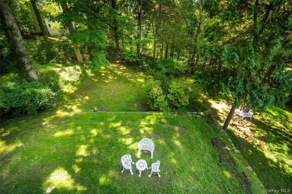 344 Sprain Road Scarsdale, NY 10583
