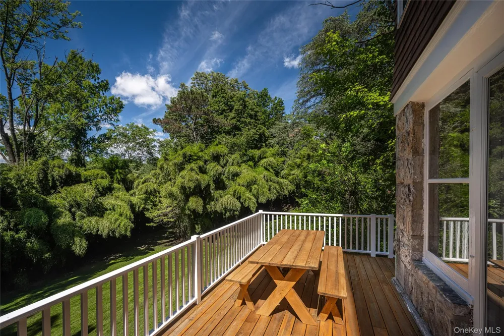 344 Sprain Road Scarsdale, NY 10583