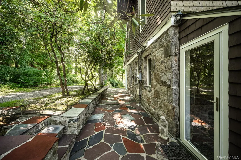344 Sprain Road Scarsdale, NY 10583