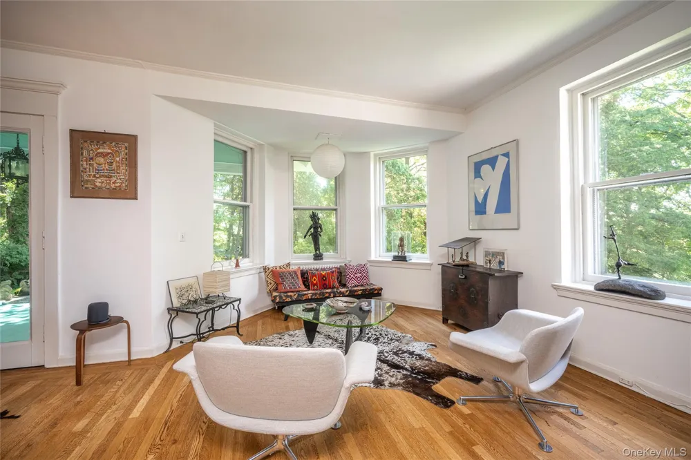 344 Sprain Road Scarsdale, NY 10583