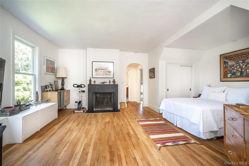 344 Sprain Road Scarsdale, NY 10583