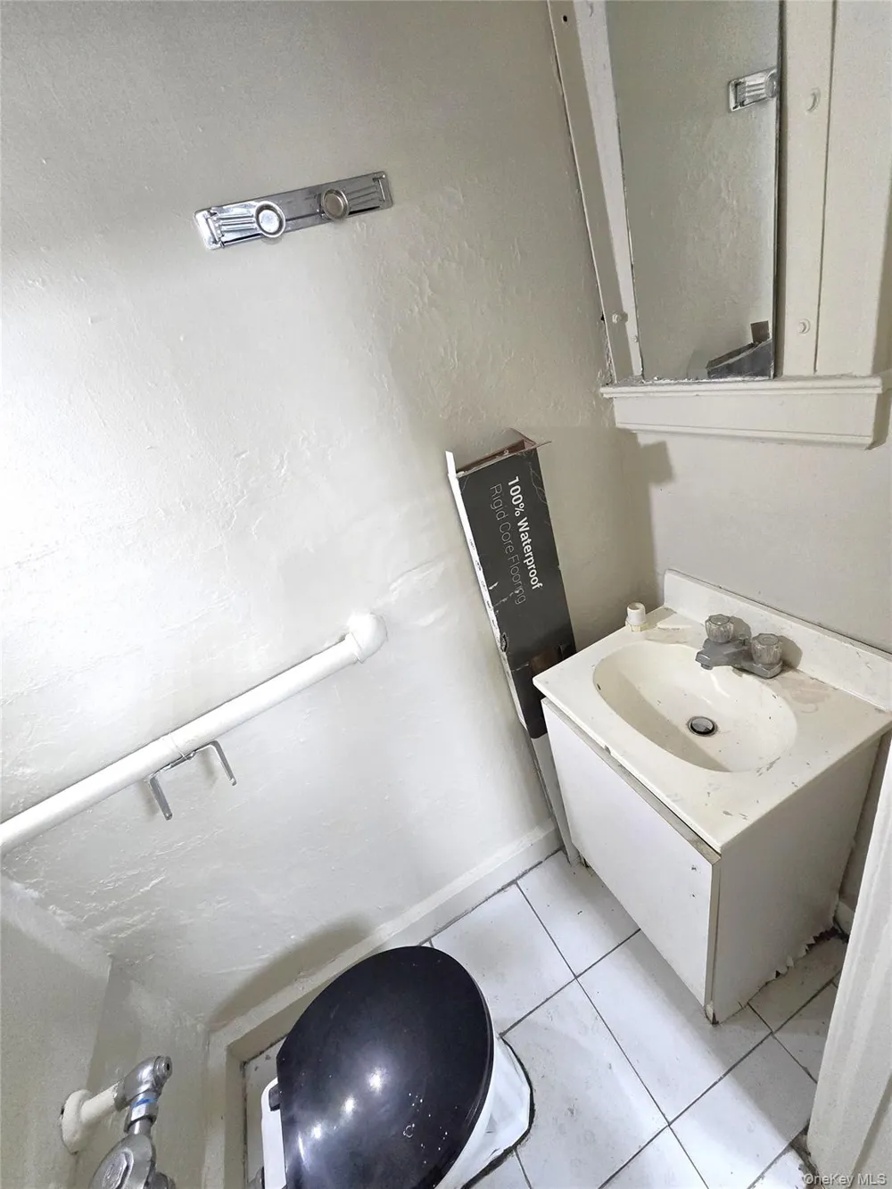 3220 34th Avenue #STORE 2 Astoria, NY 11106