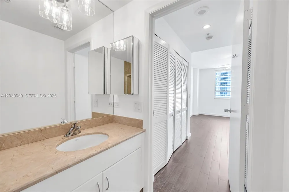 801 Brickell Key Blvd #2208 Miami, FL 33131