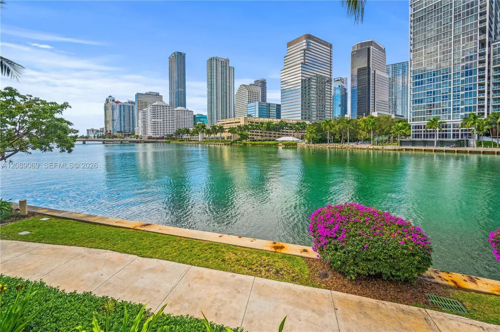 801 Brickell Key Blvd #2208 Miami, FL 33131