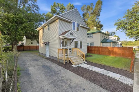 516 Lay Boulevard