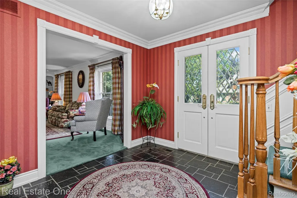 69 Willow Tree Place Village Of Grosse Pointe Shores City, MI 48236