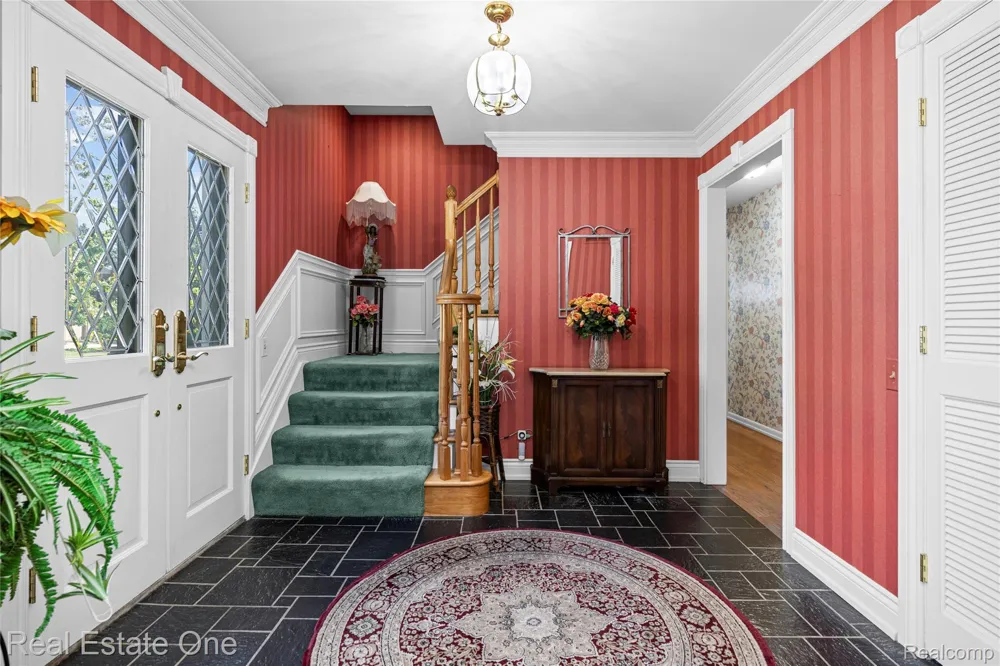 69 Willow Tree Place Village Of Grosse Pointe Shores City, MI 48236