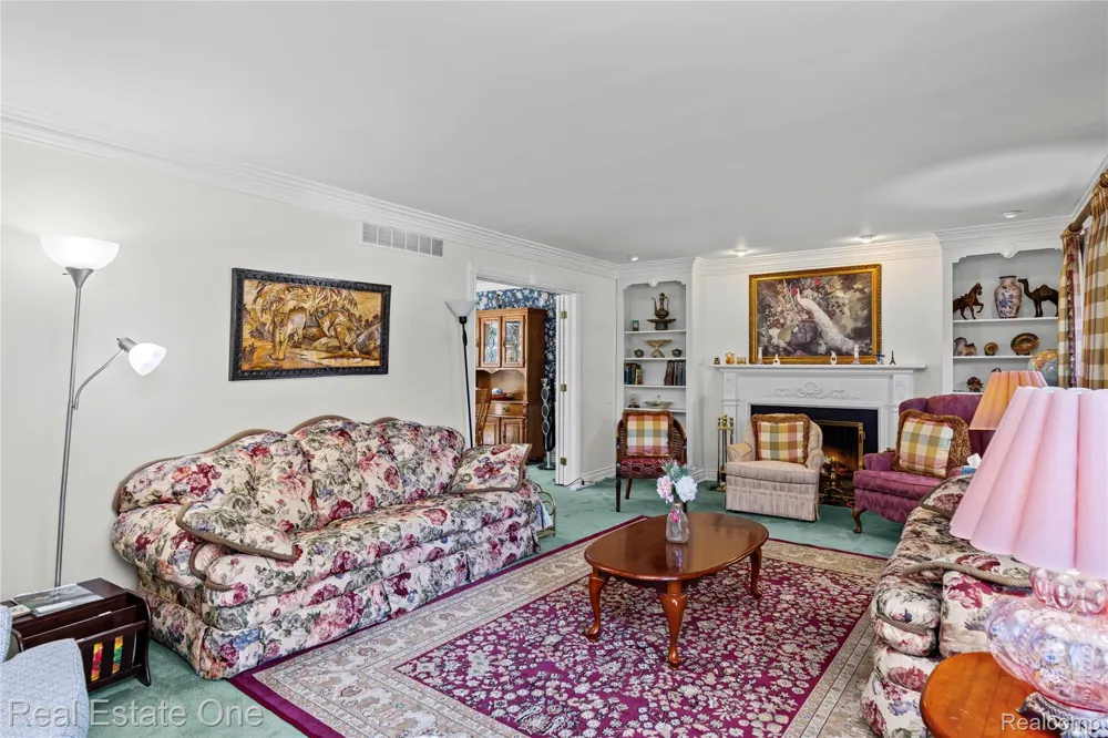 69 Willow Tree Place Village Of Grosse Pointe Shores City, MI 48236