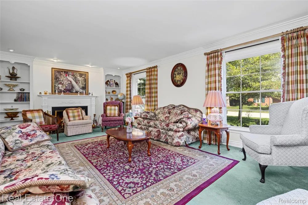 69 Willow Tree Place Village Of Grosse Pointe Shores City, MI 48236