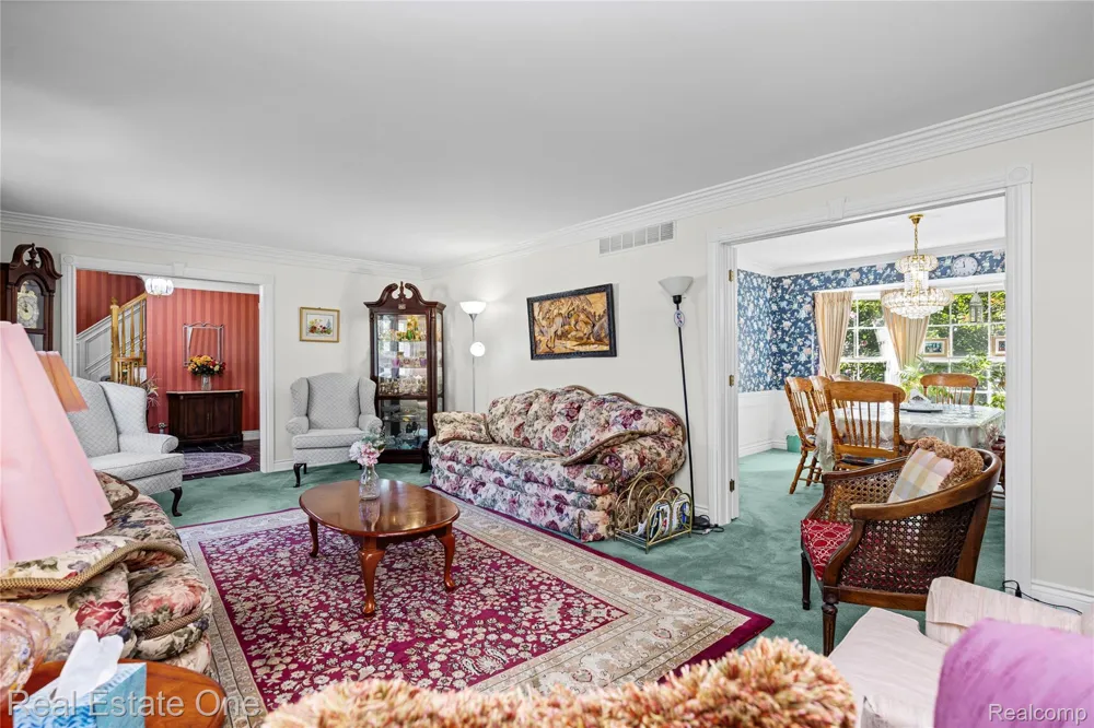 69 Willow Tree Place Village Of Grosse Pointe Shores City, MI 48236