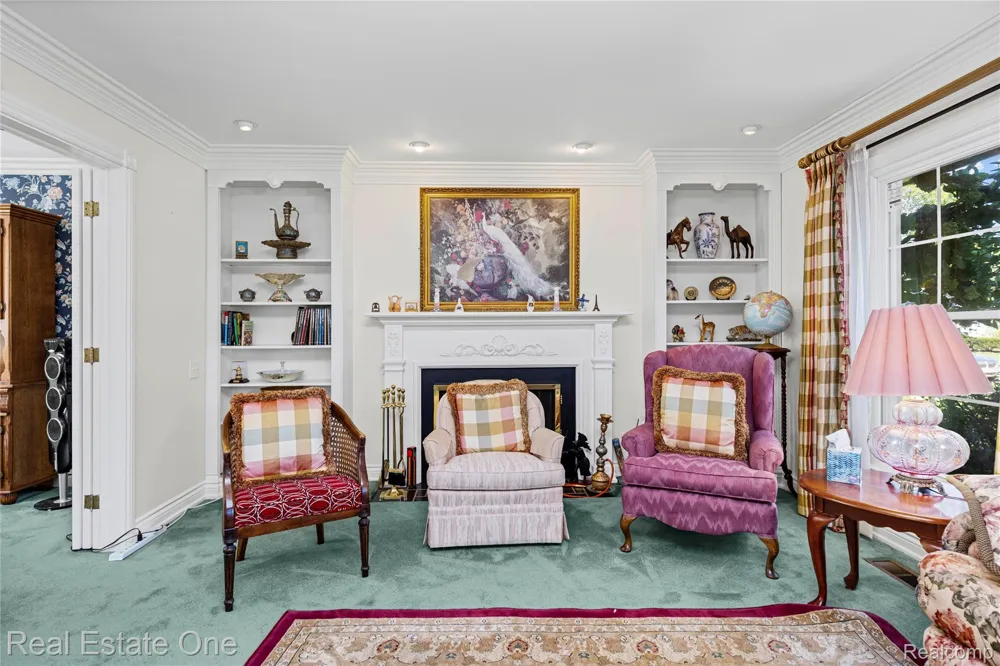 69 Willow Tree Place Village Of Grosse Pointe Shores City, MI 48236
