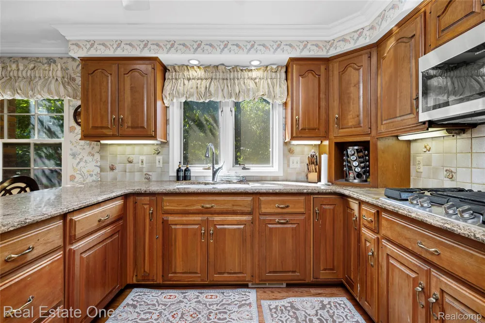 69 Willow Tree Place Village Of Grosse Pointe Shores City, MI 48236