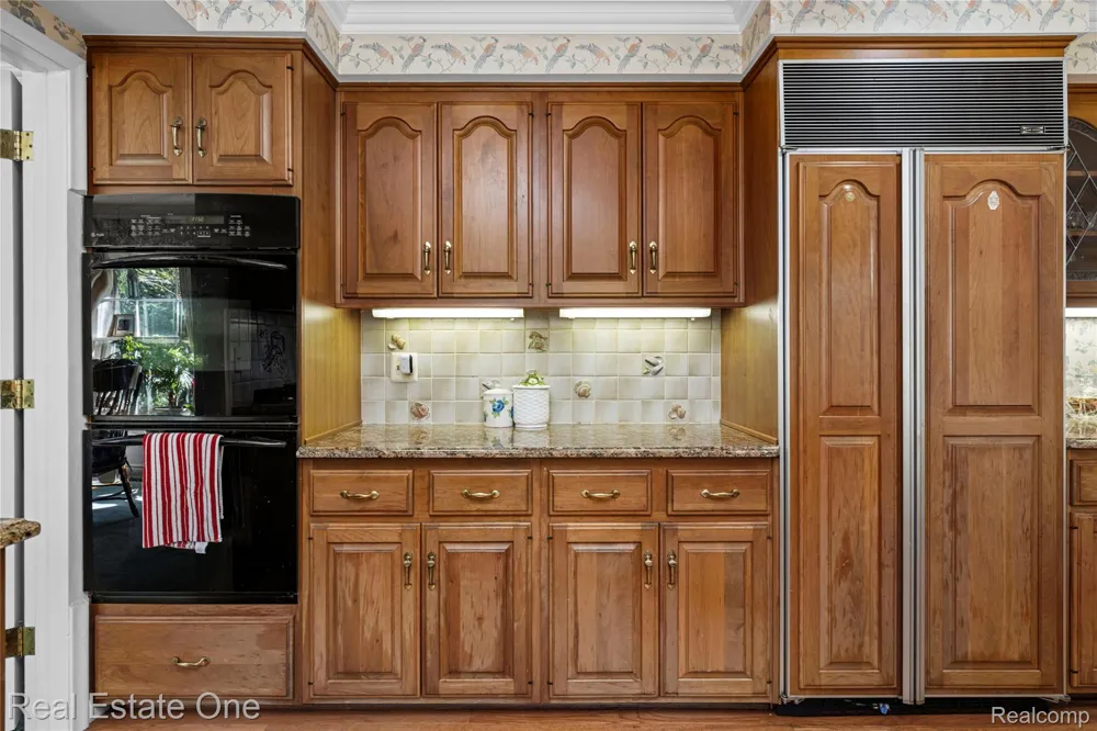 69 Willow Tree Place Village Of Grosse Pointe Shores City, MI 48236