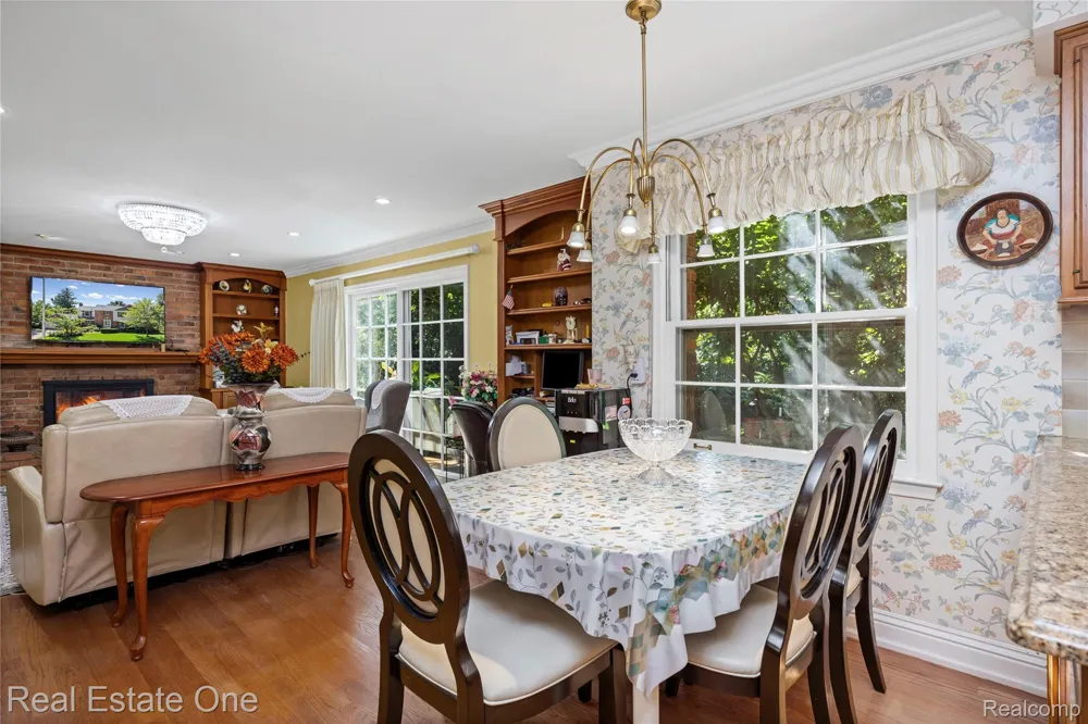 69 Willow Tree Place Village Of Grosse Pointe Shores City, MI 48236