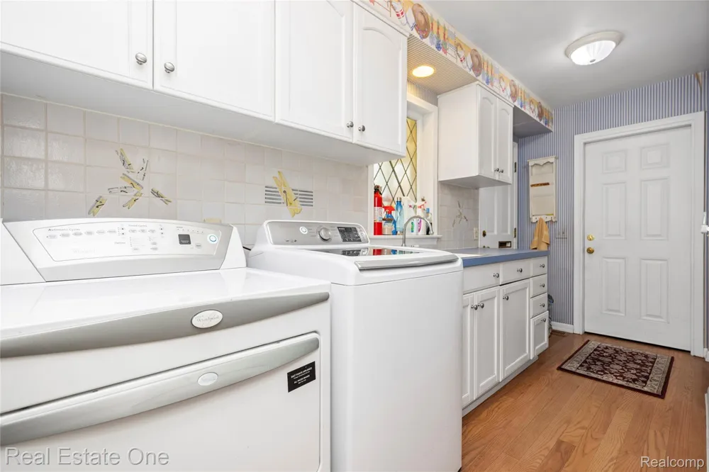 69 Willow Tree Place Village Of Grosse Pointe Shores City, MI 48236