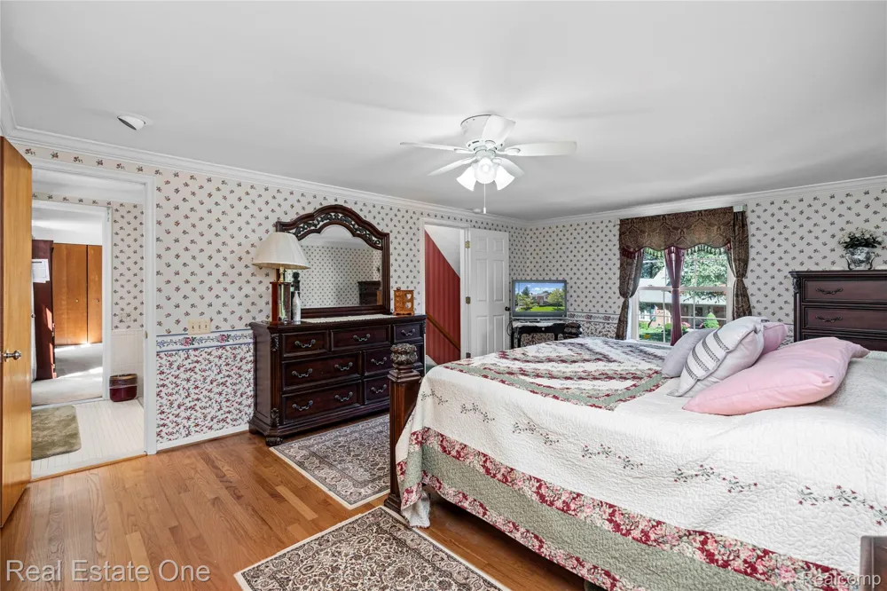 69 Willow Tree Place Village Of Grosse Pointe Shores City, MI 48236