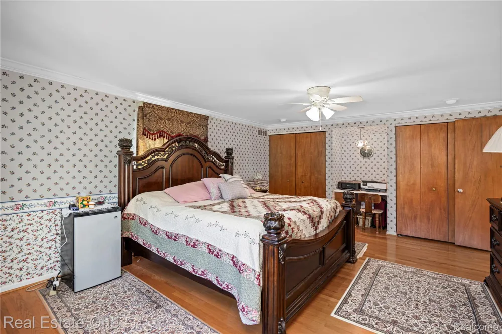 69 Willow Tree Place Village Of Grosse Pointe Shores City, MI 48236