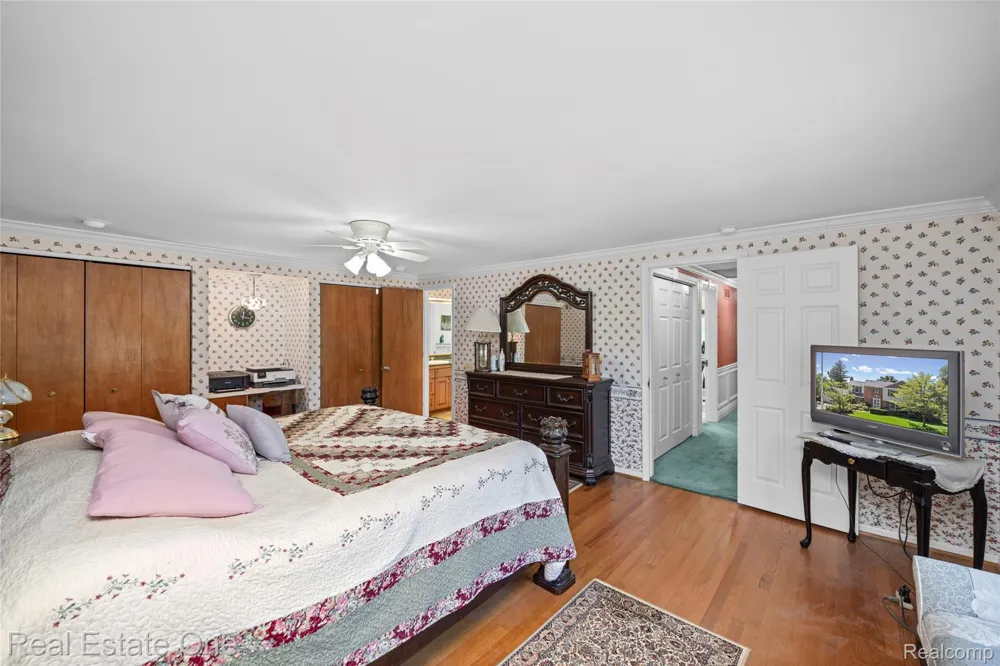 69 Willow Tree Place Village Of Grosse Pointe Shores City, MI 48236