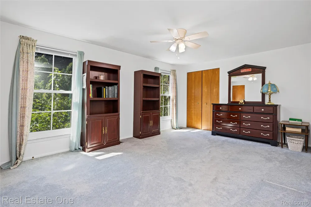 69 Willow Tree Place Village Of Grosse Pointe Shores City, MI 48236