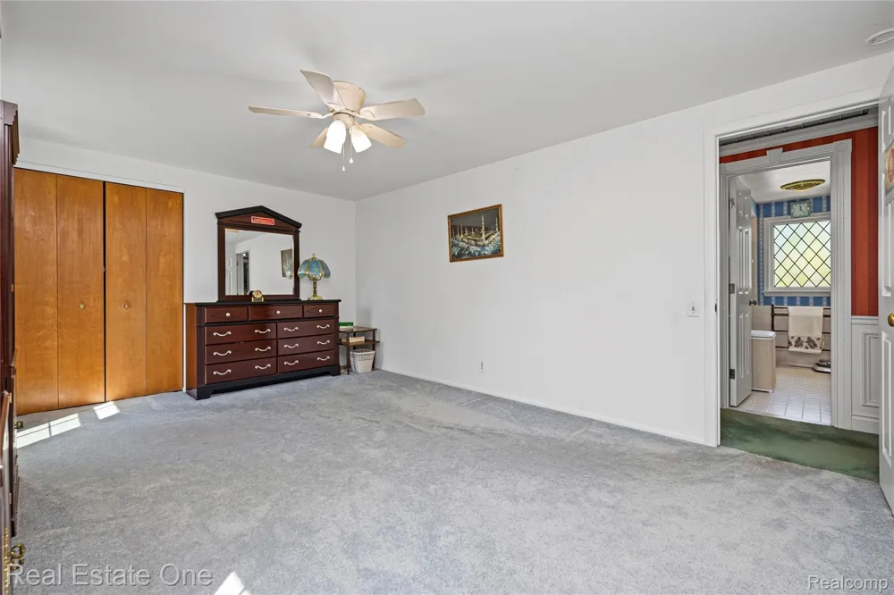 69 Willow Tree Place Village Of Grosse Pointe Shores City, MI 48236