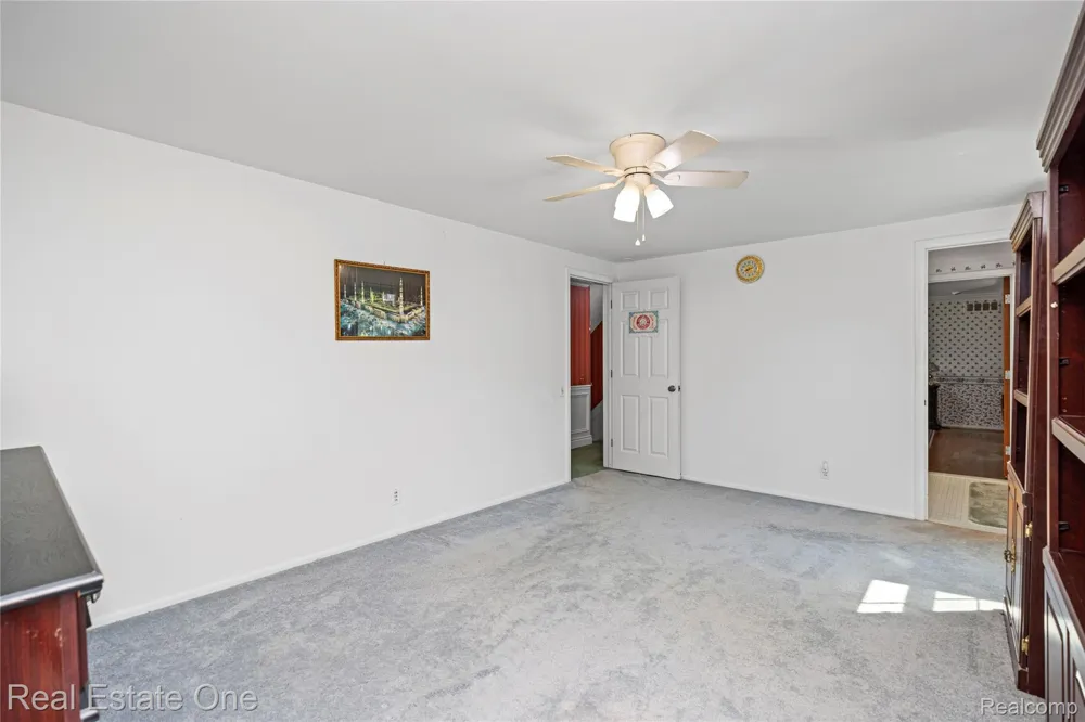 69 Willow Tree Place Village Of Grosse Pointe Shores City, MI 48236