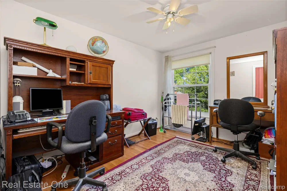 69 Willow Tree Place Village Of Grosse Pointe Shores City, MI 48236