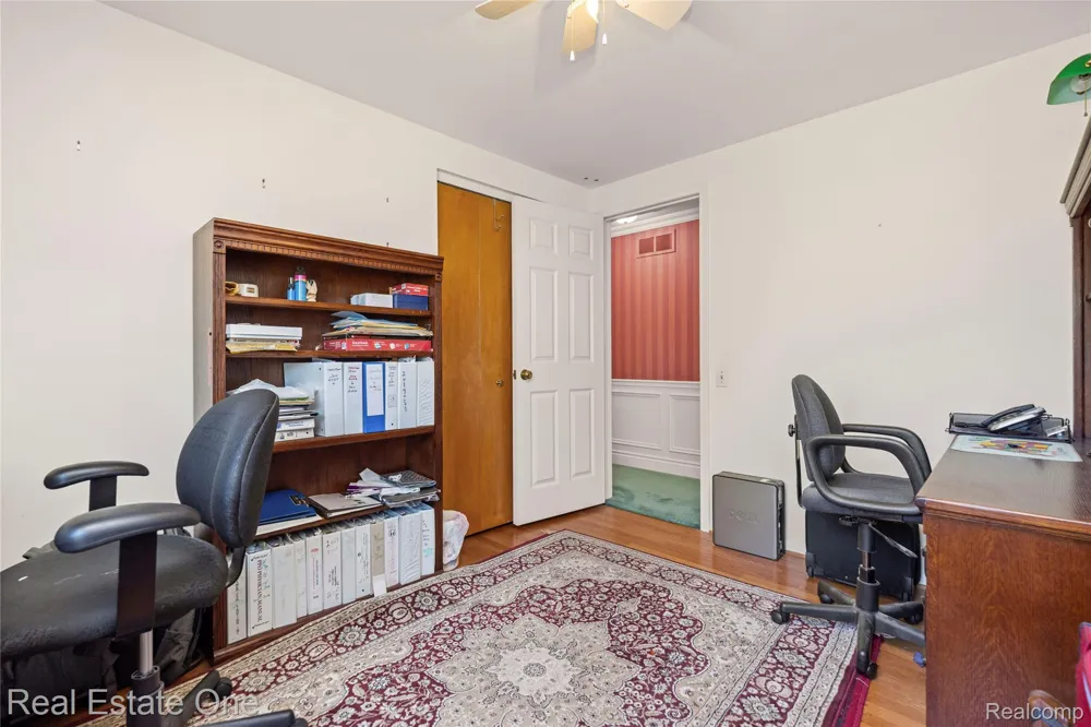 69 Willow Tree Place Village Of Grosse Pointe Shores City, MI 48236