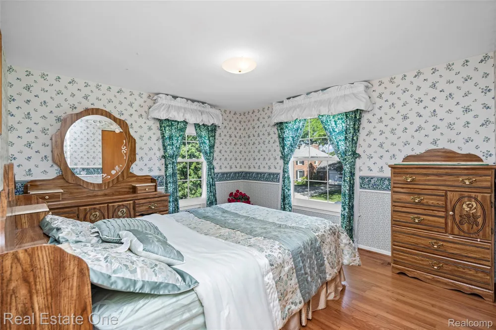 69 Willow Tree Place Village Of Grosse Pointe Shores City, MI 48236