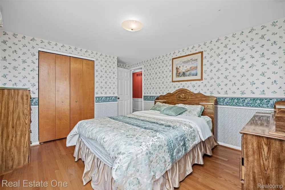 69 Willow Tree Place Village Of Grosse Pointe Shores City, MI 48236