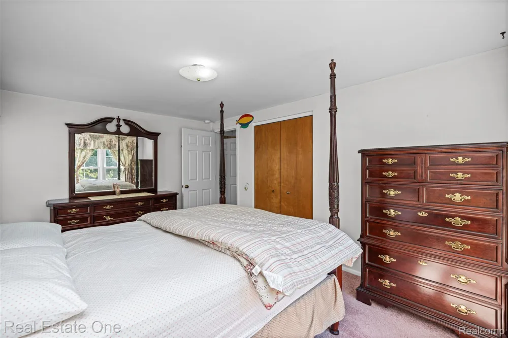 69 Willow Tree Place Village Of Grosse Pointe Shores City, MI 48236