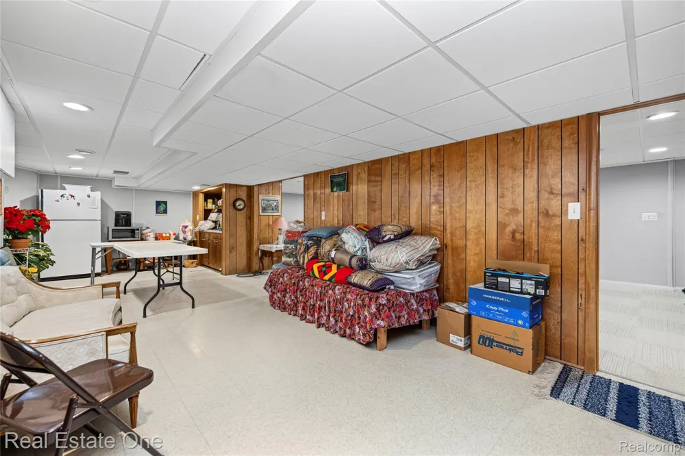 69 Willow Tree Place Village Of Grosse Pointe Shores City, MI 48236