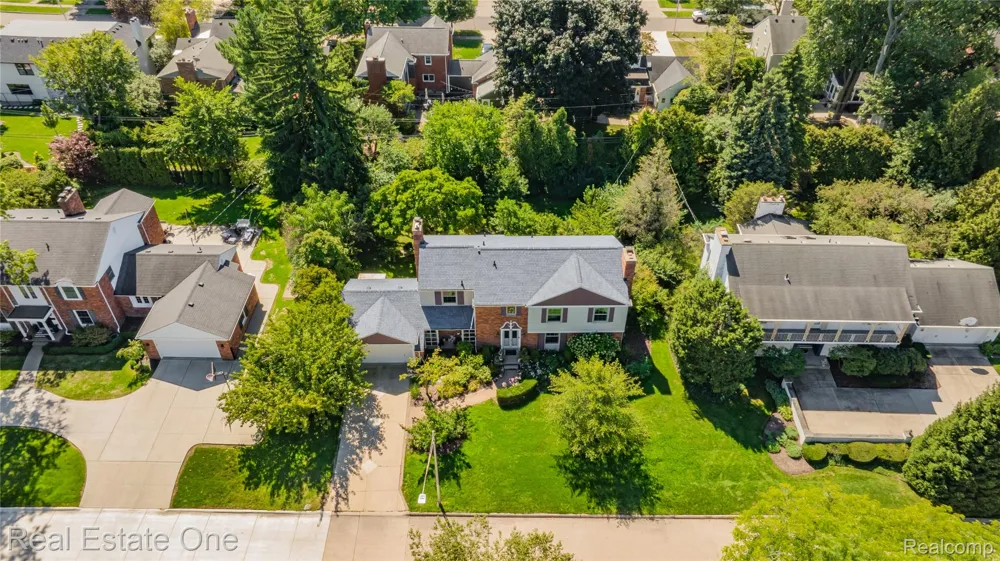 69 Willow Tree Place Village Of Grosse Pointe Shores City, MI 48236