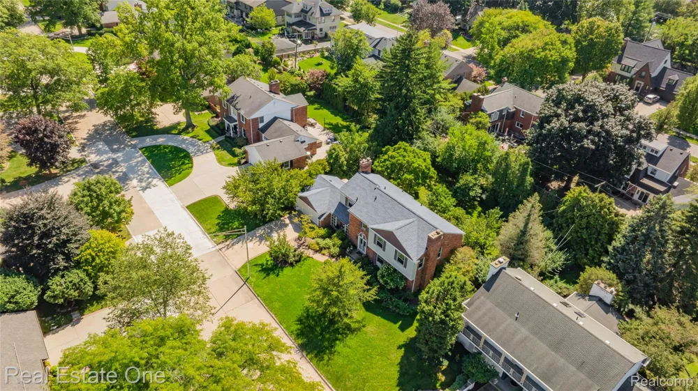 69 Willow Tree Place Village Of Grosse Pointe Shores City, MI 48236