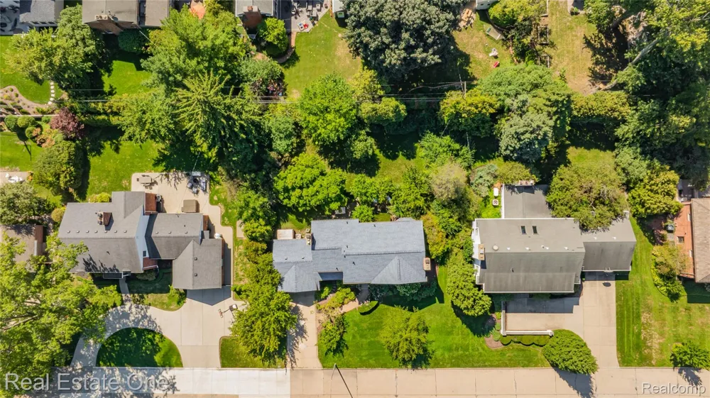 69 Willow Tree Place Village Of Grosse Pointe Shores City, MI 48236
