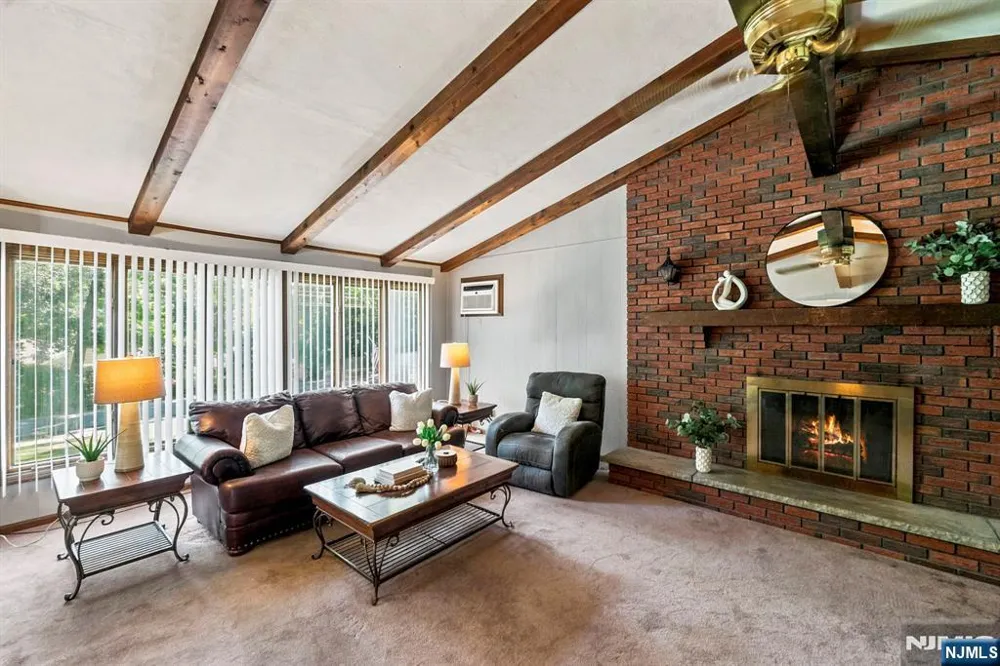 18 Fox Hollow Court Vernon, NJ 07462