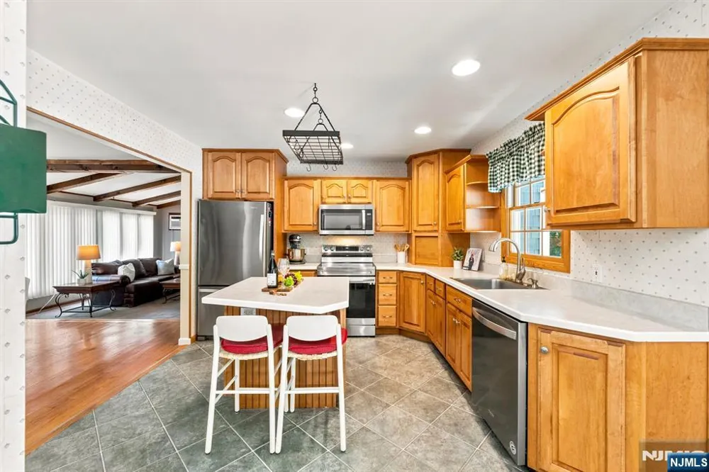 18 Fox Hollow Court Vernon, NJ 07462