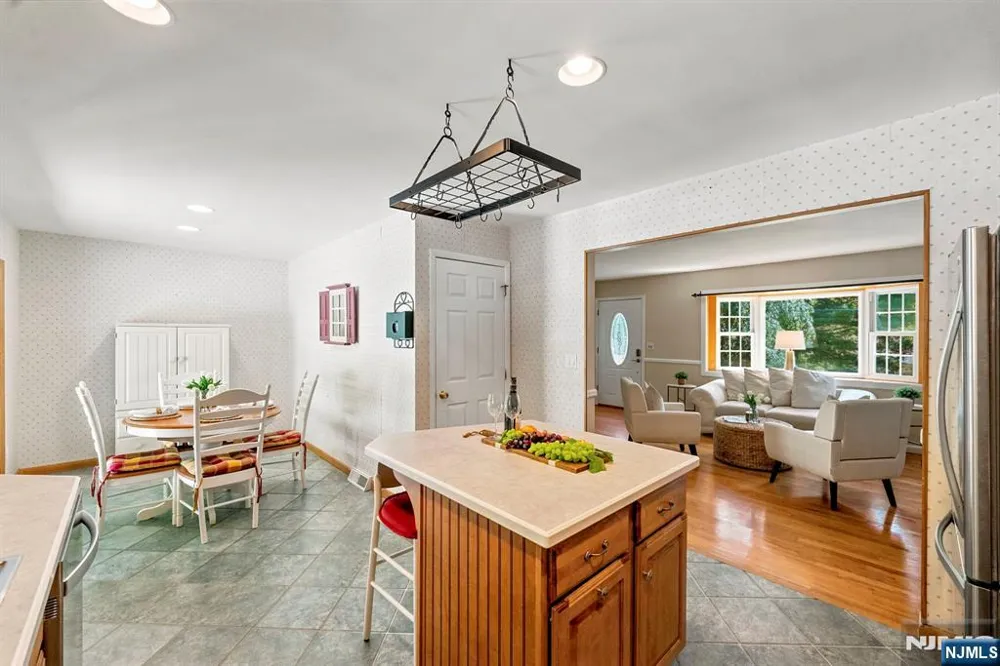 18 Fox Hollow Court Vernon, NJ 07462