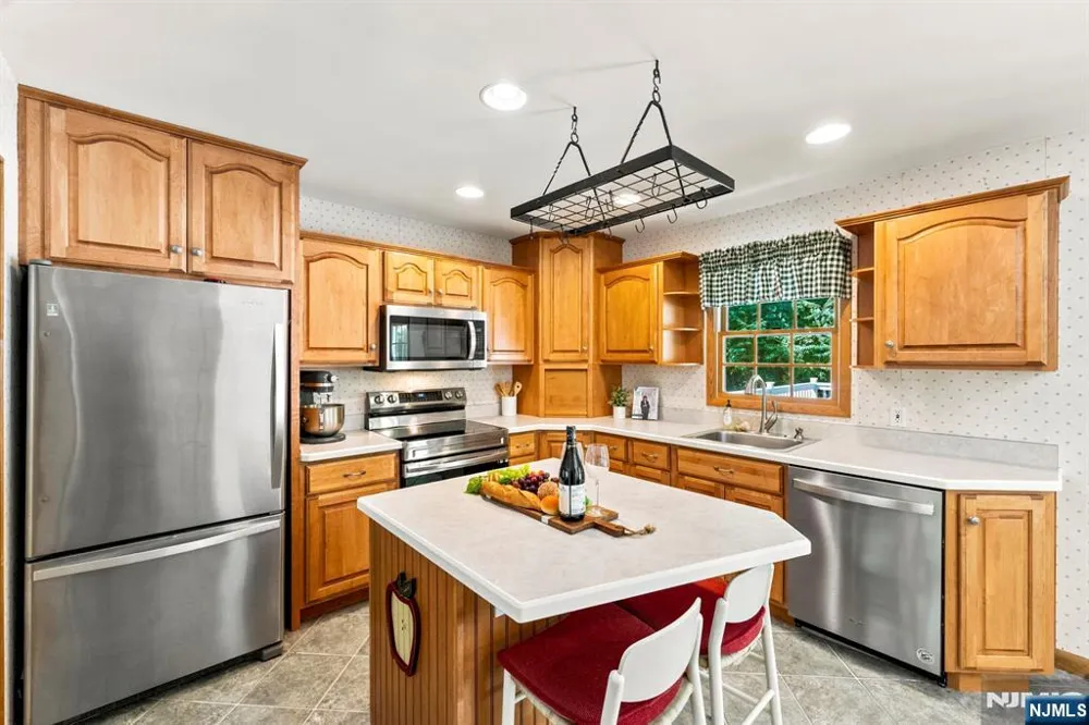 18 Fox Hollow Court Vernon, NJ 07462