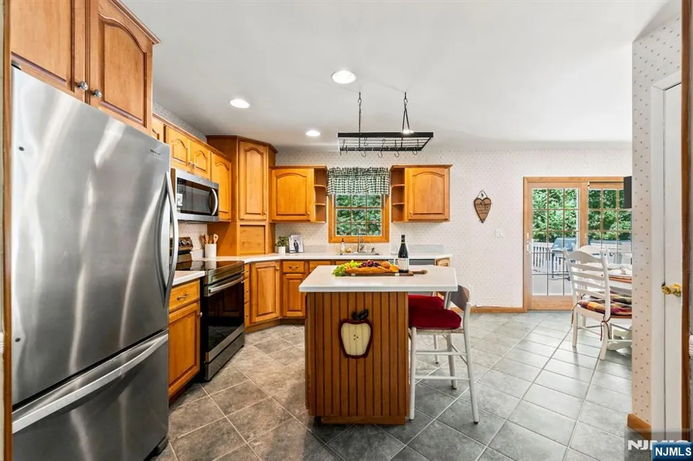 18 Fox Hollow Court Vernon, NJ 07462