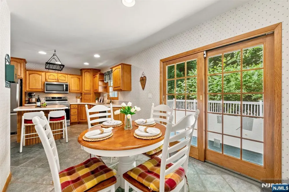 18 Fox Hollow Court Vernon, NJ 07462