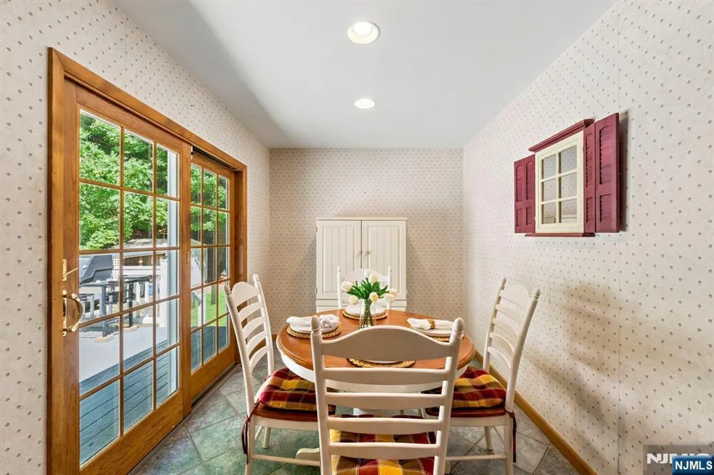 18 Fox Hollow Court Vernon, NJ 07462