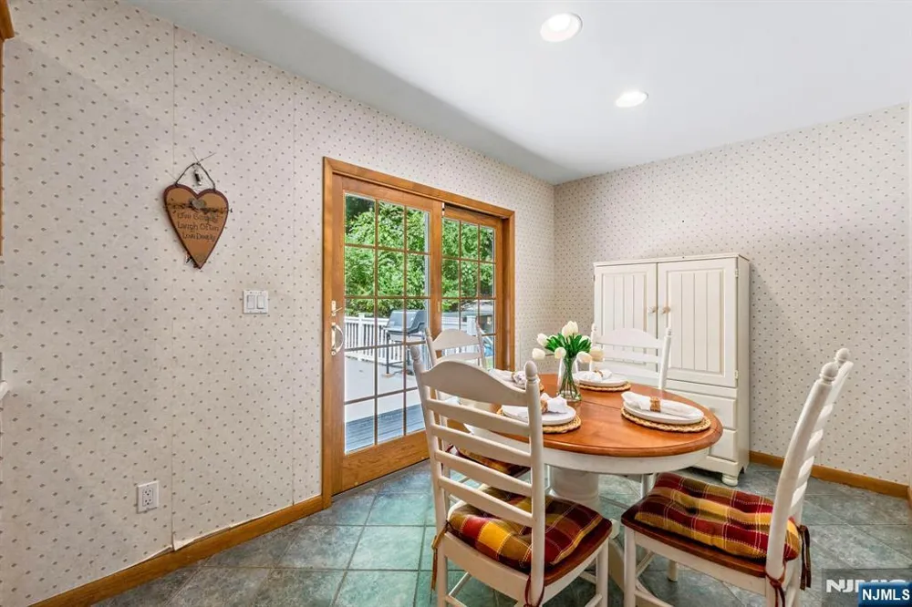18 Fox Hollow Court Vernon, NJ 07462