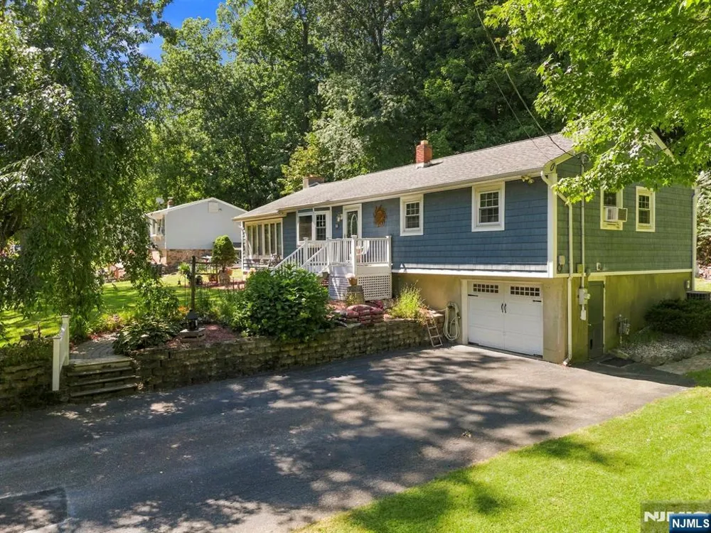 18 Fox Hollow Court Vernon, NJ 07462