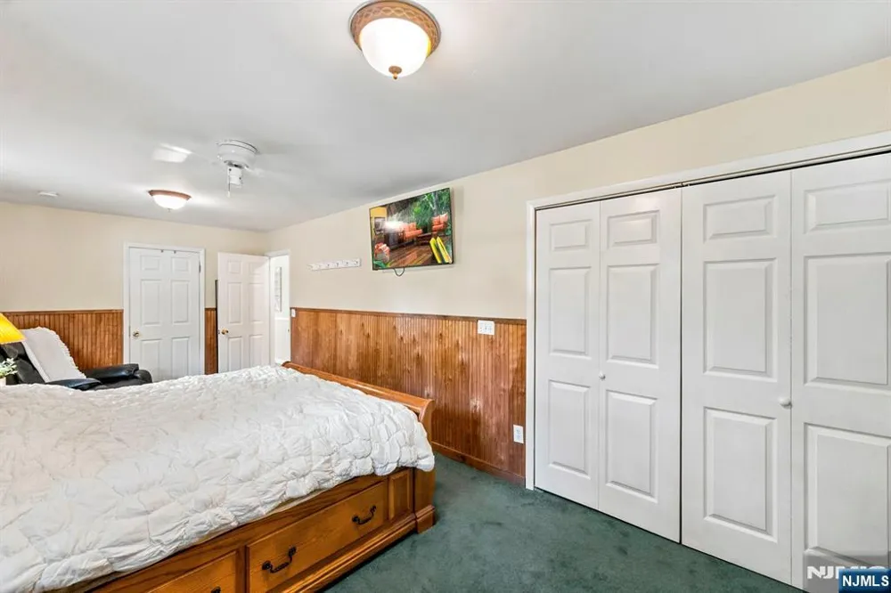 18 Fox Hollow Court Vernon, NJ 07462