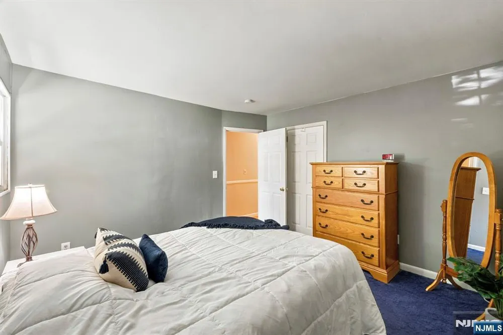 18 Fox Hollow Court Vernon, NJ 07462