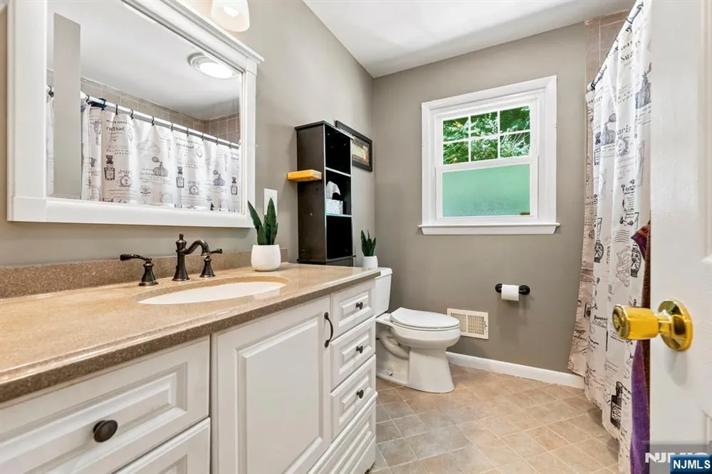 18 Fox Hollow Court Vernon, NJ 07462