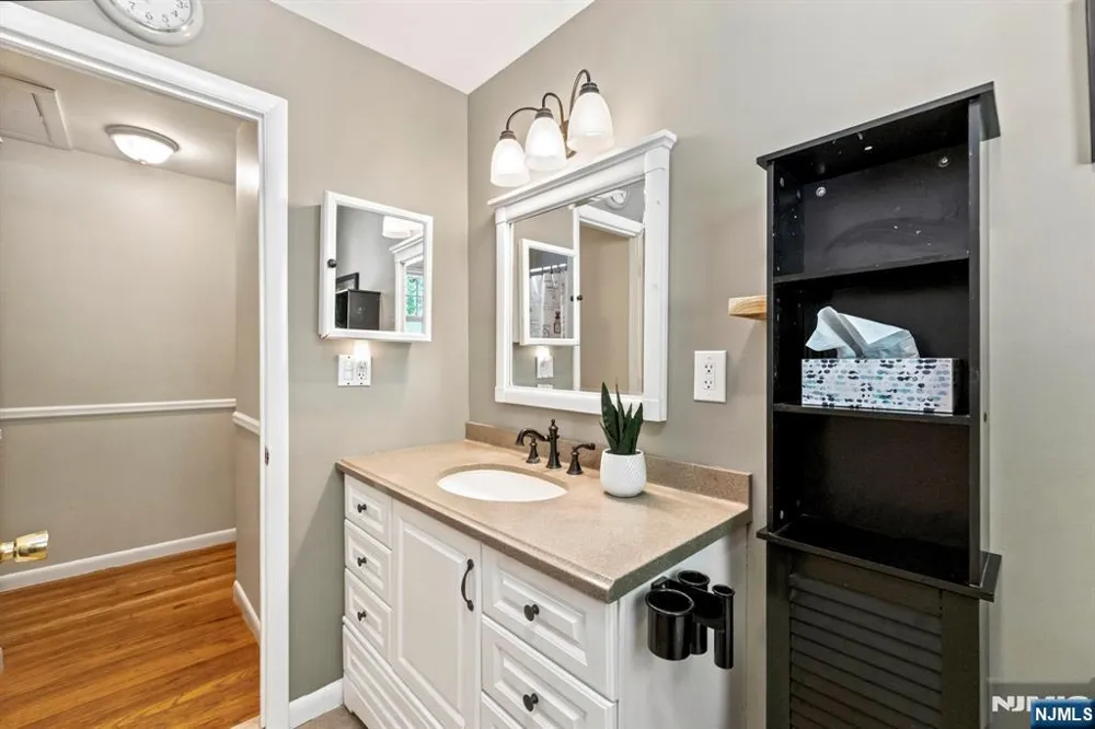 18 Fox Hollow Court Vernon, NJ 07462