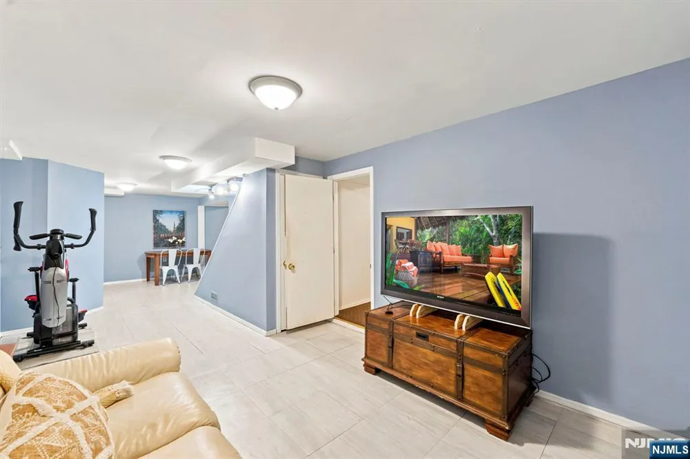 18 Fox Hollow Court Vernon, NJ 07462