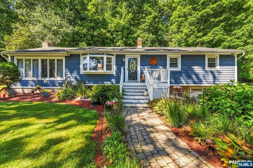 18 Fox Hollow Court Vernon, NJ 07462