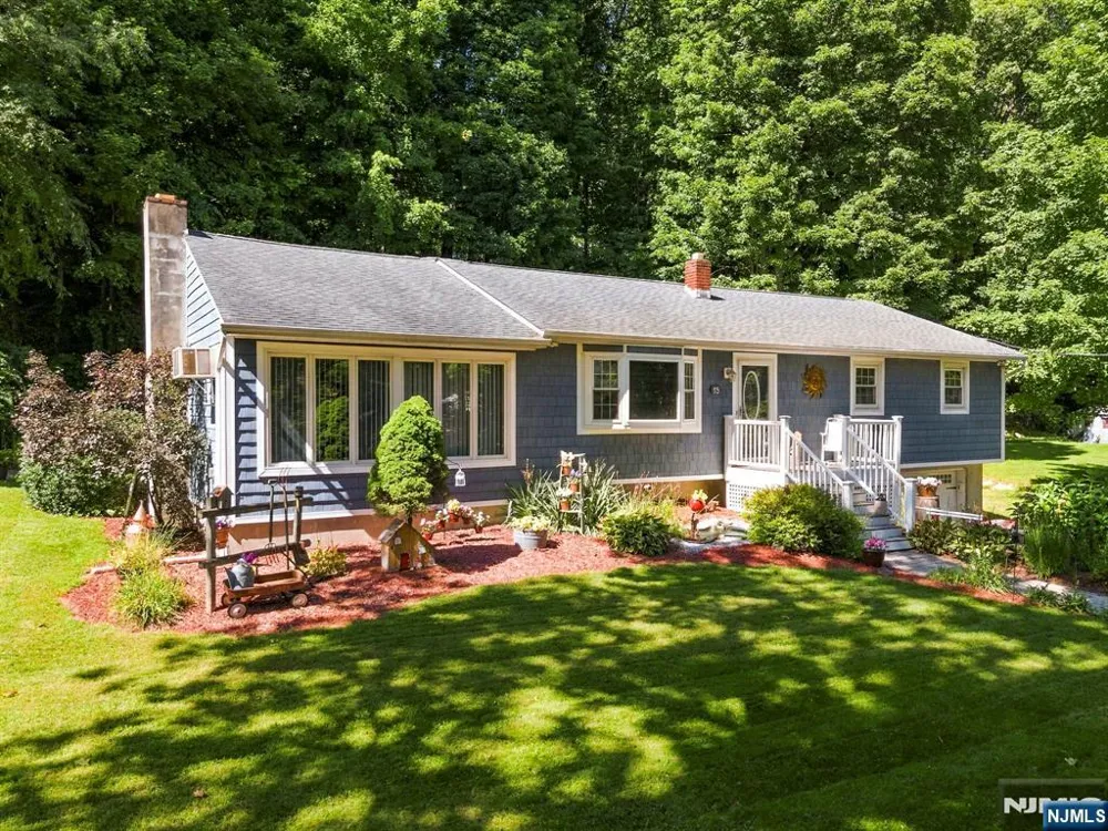 18 Fox Hollow Court Vernon, NJ 07462